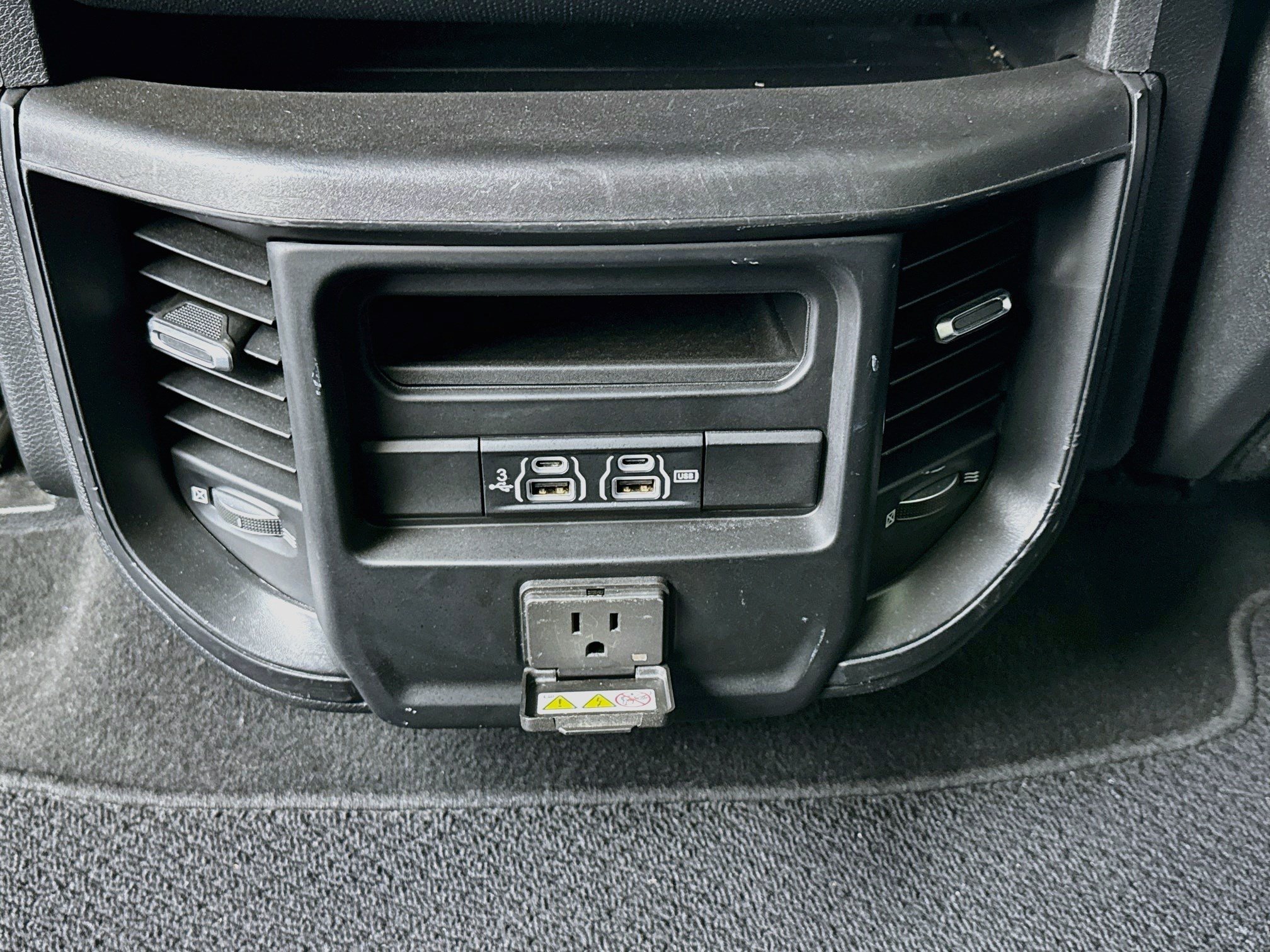 Used 2019 RAM 1500 Laramie AWD/4WD image 16