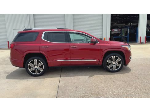 Used 2019 GMC Acadia Denali w/ Technology Package AWD/4WD image 9