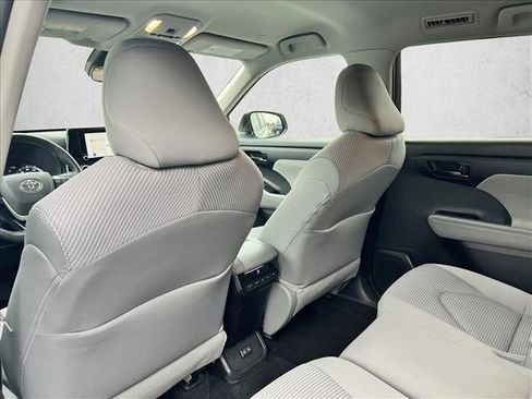 Certified 2024 Toyota Highlander LE image 17
