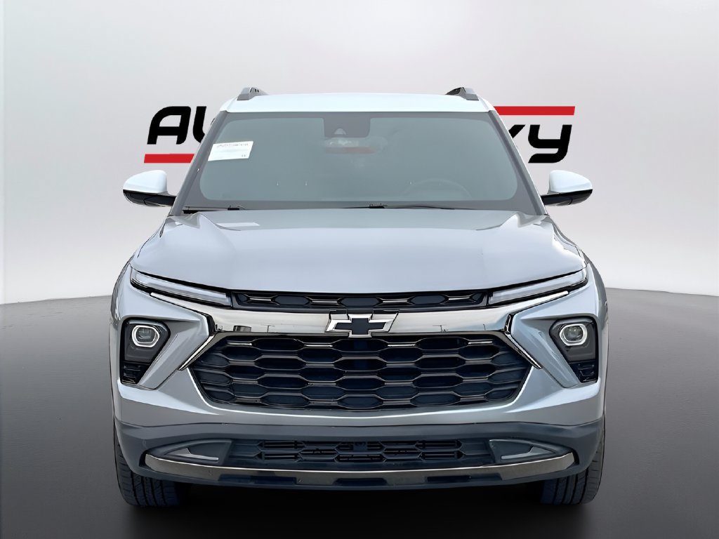 Used 2024 Chevrolet TrailBlazer ACTIV w/ Driver Confidence Package AWD/4WD image 2