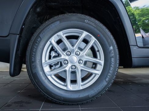 New 2026 Jeep Grand Cherokee L Laredo AWD/4WD image 20