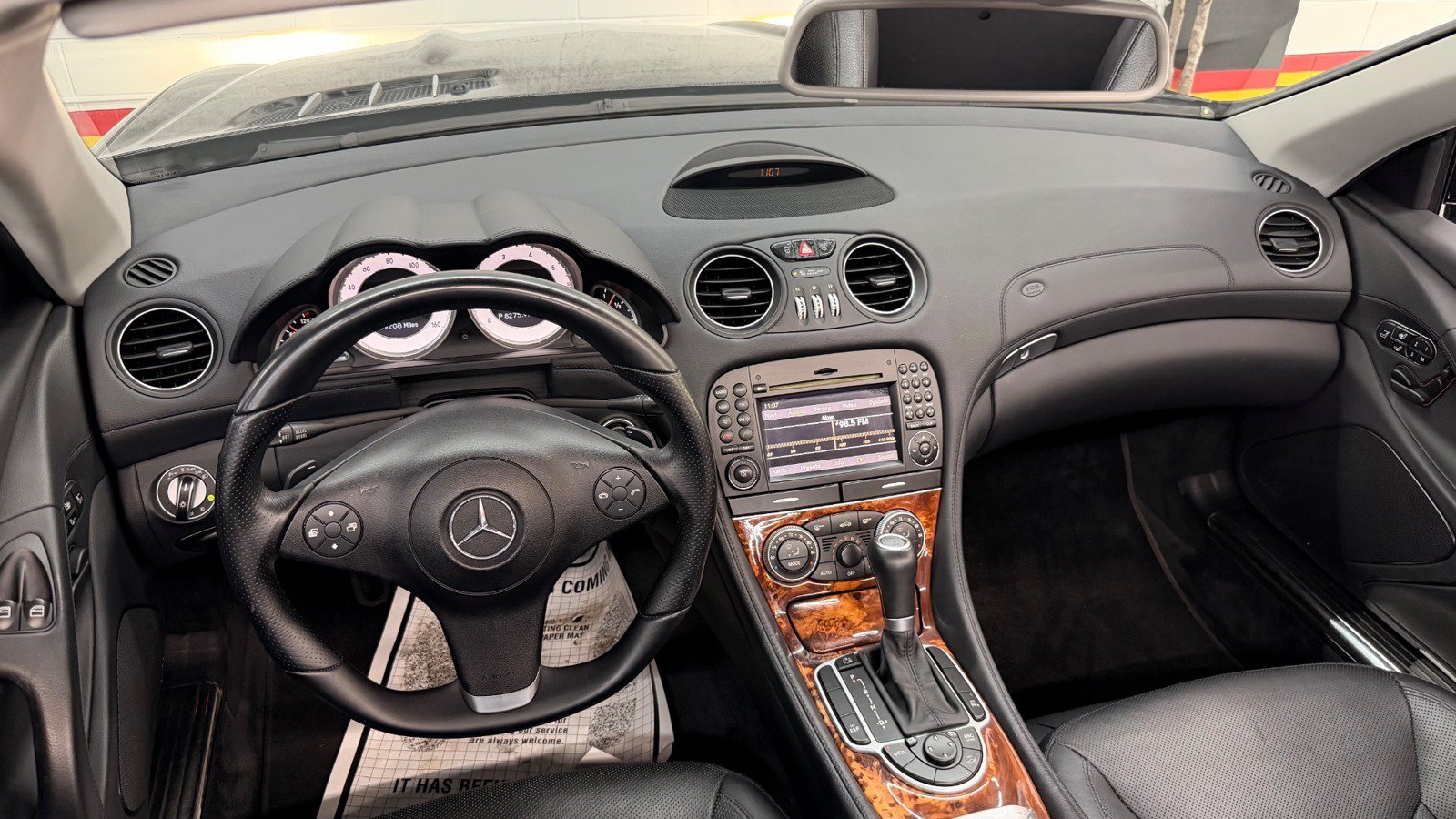 Used 2011 Mercedes-Benz SL 550 image 32