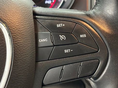 Used 2019 Dodge Charger SXT image 17