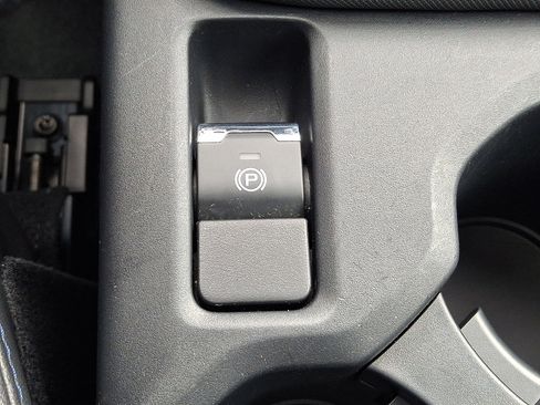 Certified 2025 Subaru Forester Limited image 38