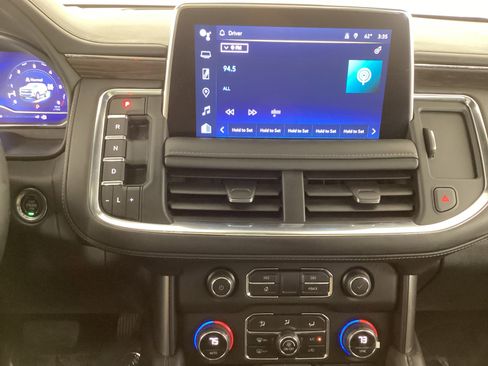 Used 2023 Chevrolet Suburban LT w/ LT Signature Package image 18