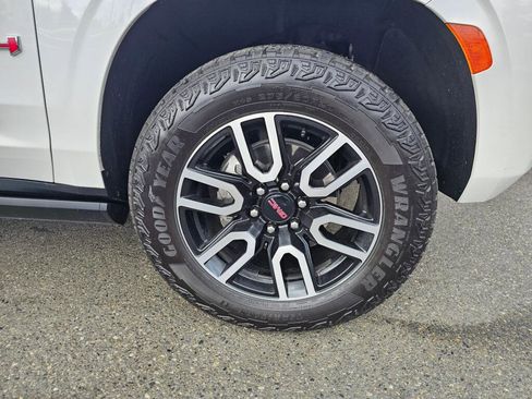 Used 2024 GMC Yukon XL AT4 w/ Technology Package AWD/4WD image 14