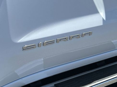 Used 2025 GMC Sierra 1500 SLT w/ SLT Premium Plus Package image 31