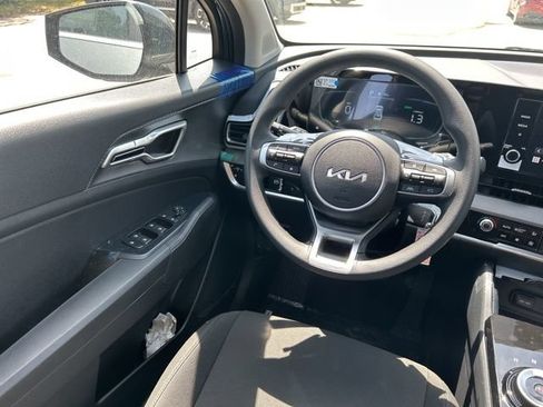 Used 2024 Kia Sportage LX AWD/4WD image 18