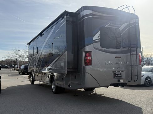 Used 2021 Ford F550 4x4 Regular Cab Super Duty w/ XLT Value Package image 4