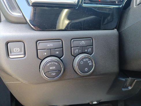 Used 2025 Chevrolet Silverado 1500 LT image 17