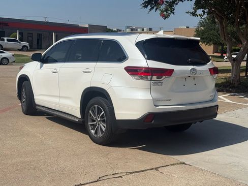 Used 2018 Toyota Highlander XLE FWD image 4