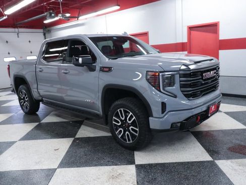 Used 2024 GMC Sierra 1500 AT4 w/ Technology Package AWD/4WD image 3