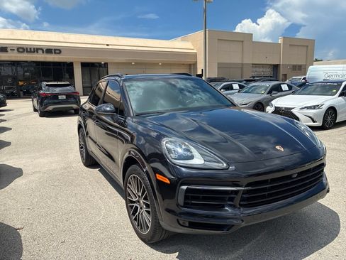 Used 2019 Porsche Cayenne AWD/4WD image 1
