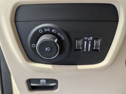 New 2025 Jeep Grand Cherokee L Limited image 16