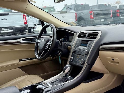 Used 2016 Ford Fusion SE w/ Equipment Group 202A image 16