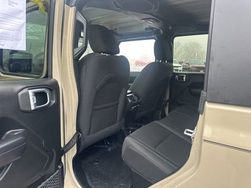 Certified 2020 Jeep Gladiator Sport w/ Quick Order Package 24S image 21