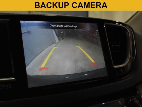 Used 2022 Chrysler Pacifica Touring-L FWD image 5