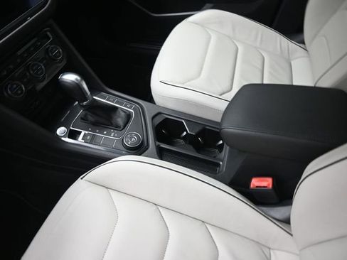 Used 2019 Volkswagen Tiguan SEL Premium R-Line image 4
