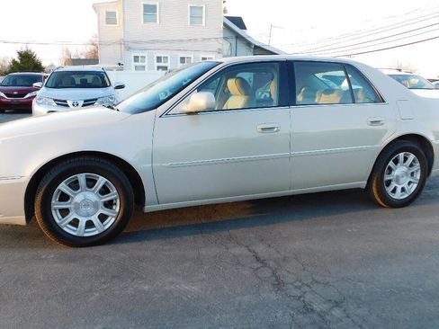 Used 2011 Cadillac DTS FWD image 26