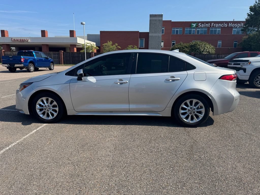 Used 2022 Toyota Corolla LE w/ LE Convenience Package FWD image 4