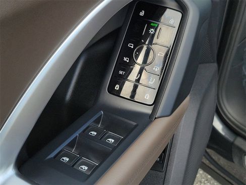 Used 2025 Audi Q5 Premium w/ Convenience Package image 21