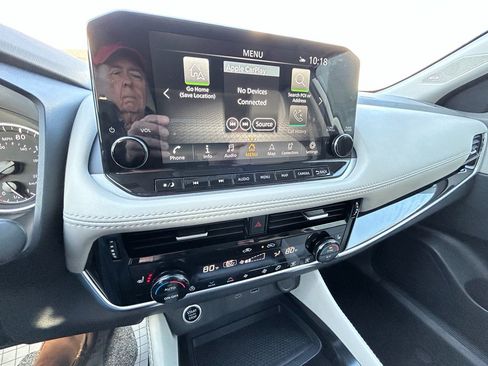 Used 2023 Nissan Rogue SL w/ SL Premium Package image 18