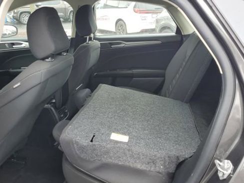 Used 2020 Ford Fusion SE image 25