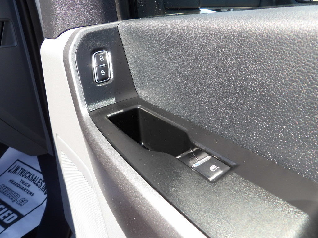 Used 2025 Ford F550 4x4 Crew Cab image 41