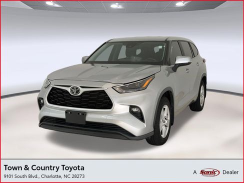 Used 2023 Toyota Highlander LE image 1