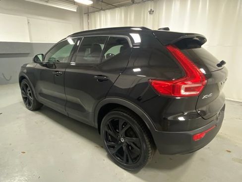 Used 2021 Volvo XC40 T5 R-Design w/ Protection Package Premier AWD/4WD image 2