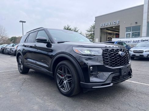 Used 2025 Ford Explorer ST-Line w/ Premium Package image 7