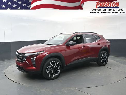 Used 2025 Chevrolet Trax RS image 1