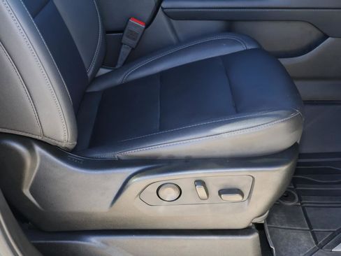 Used 2024 Chevrolet Tahoe Z71 w/ Luxury Package image 19