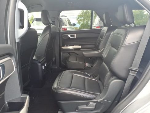 Certified 2021 Ford Explorer XLT w/ Equipment Group 202A AWD/4WD image 9