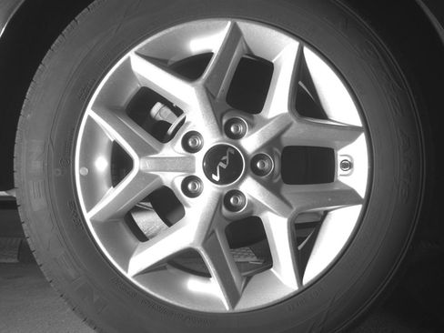 Used 2025 Kia Soul LX w/ LX Technology Package FWD image 15