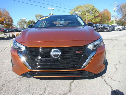Used 2025 Nissan Sentra SR w/ SR Premium Package image 9
