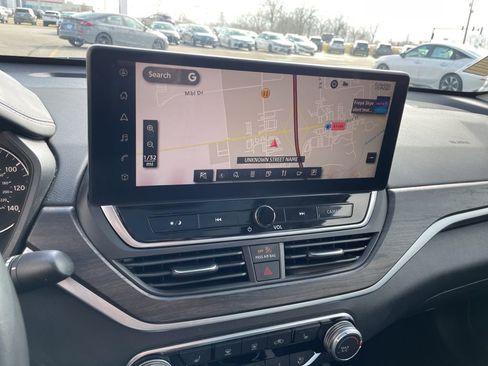 Used 2023 Nissan Altima 2.5 SV w/ SV Premium Package image 20