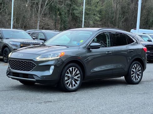 Used 2020 Ford Escape Titanium image 2