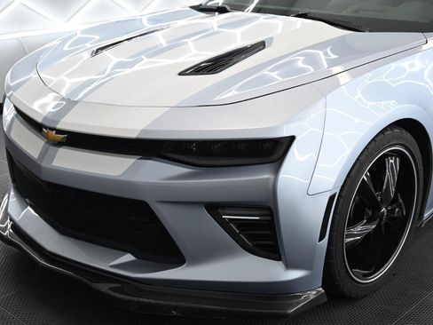 Used 2018 Chevrolet Camaro SS RWD image 8
