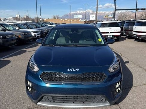 Used 2022 Kia Niro LXS w/ Digital Cluster Package image 2