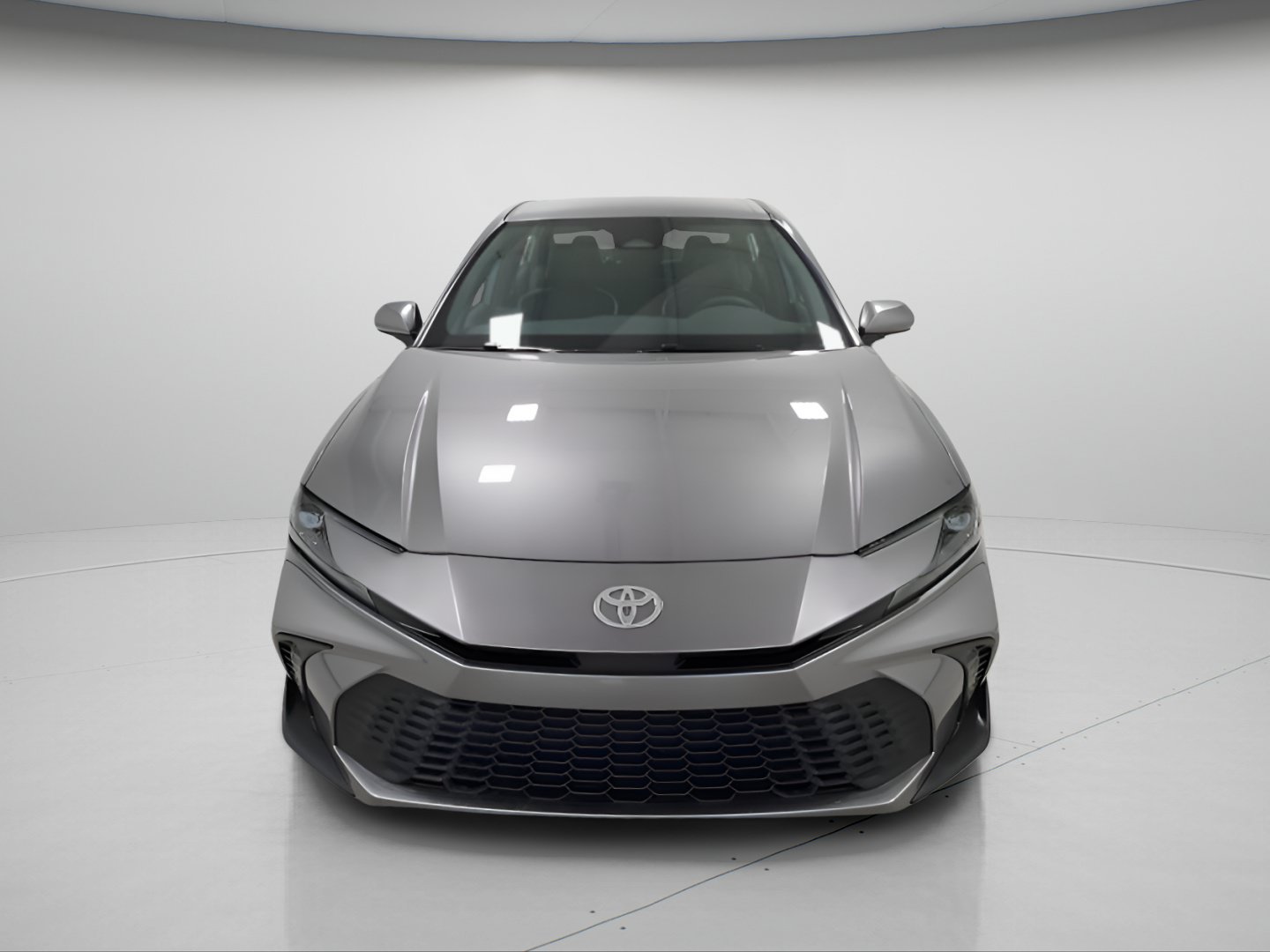 Used 2025 Toyota Camry SE FWD image 2