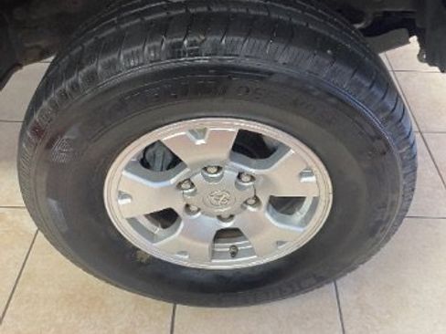 Used 2018 Toyota Tacoma TRD Sport AWD/4WD image 24