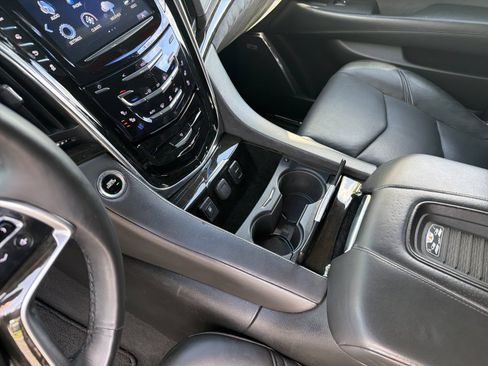 Used 2018 Cadillac Escalade Platinum AWD/4WD image 24