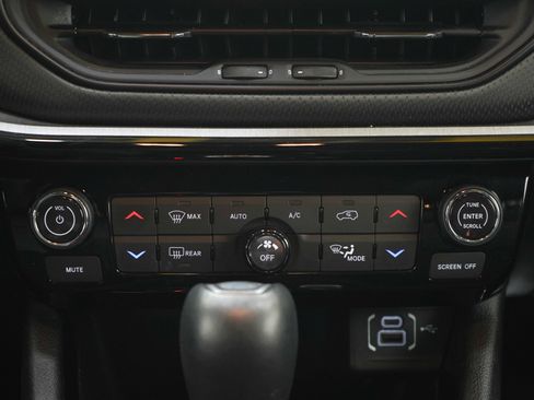 Used 2025 Jeep Compass Trailhawk AWD/4WD image 17
