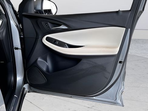 Used 2024 Buick Encore GX Avenir FWD image 25