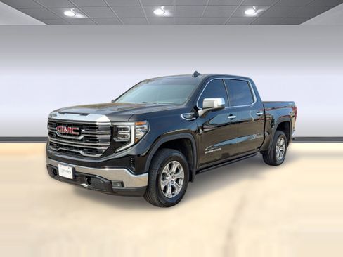 Used 2023 GMC Sierra 1500 SLT image 2