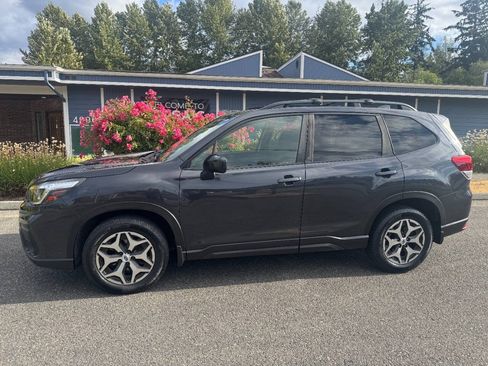 Used 2019 Subaru Forester Premium AWD/4WD image 1