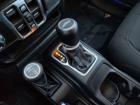 Used 2021 Jeep Gladiator Willys image 18