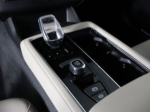 New 2026 Volvo XC90 B6 Plus w/ Protection Package Premier image 7