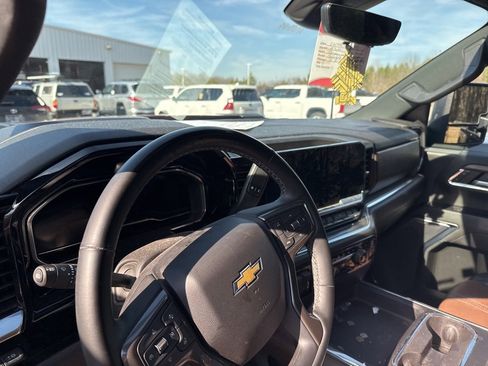Used 2024 Chevrolet Silverado 2500 High Country w/ High Country Premium Package image 10